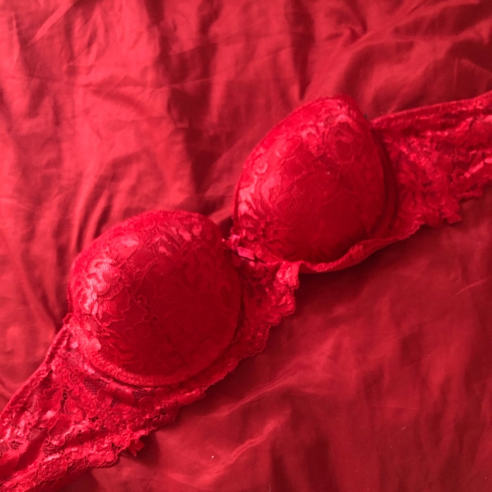 Red strap less bra